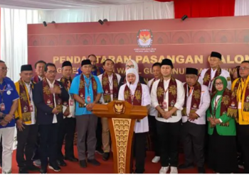 Khofifah-Emil Resmi Mendaftar ke KPU Jatim untuk Pilkada Serentak 27 November 2024