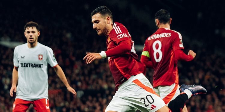 Manchester United Ditahan Imbang Twente 1-1 di Liga Europa, Mees Hilgers Tampil Solid