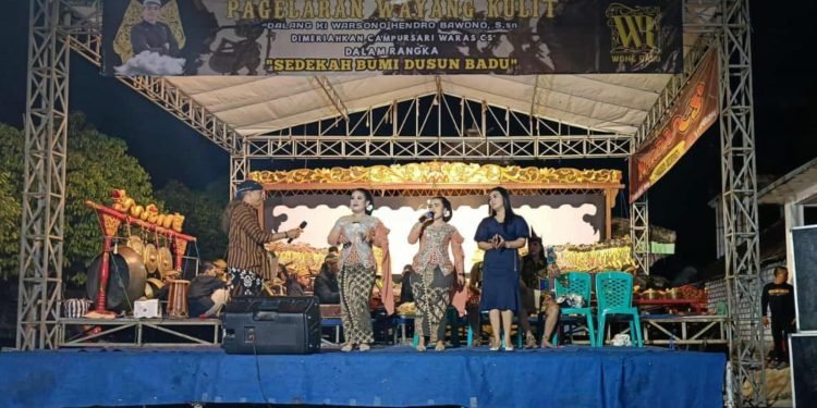 Meriah! Sedekah Bumi Dusun Badu Diramaikan Pagelaran Wayang Kulit dan Campursari