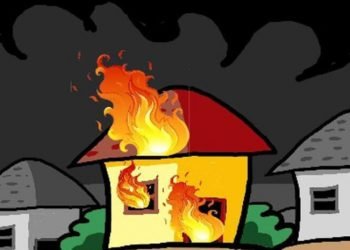 Kebakaran Hebat Melanda Desa Brangsi, Warga Gotong Royong Padamkan Api