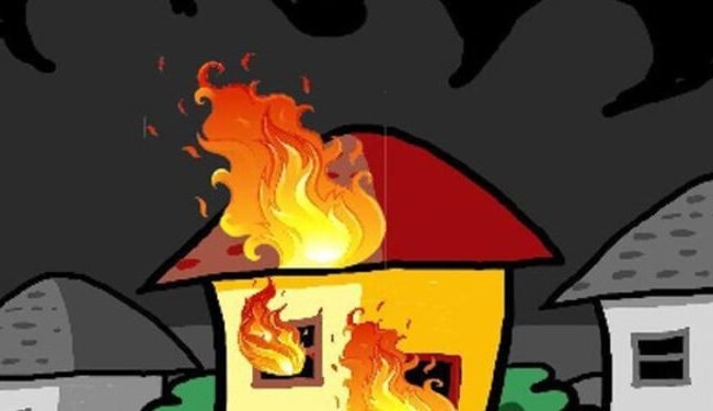 Kebakaran Hebat Melanda Desa Brangsi, Warga Gotong Royong Padamkan Api