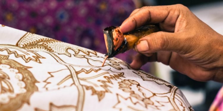 Batik dan Indonesia: Kekayaan Budaya yang Menawan
