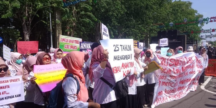 Unjuk Rasa Guru Swasta Bojonegoro:  Tolak Diskriminasi Dalam Rekrutmen PPPK