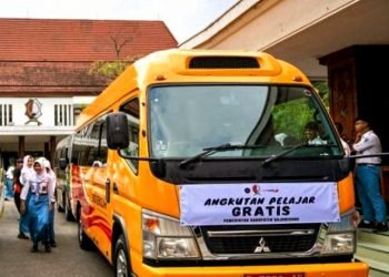 Dinas Perhubungan Bojonegoro Luncurkan 74 Armada Angkutan Pelajar Gratis untuk 1.038 Siswa