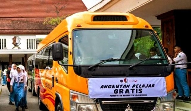 Dinas Perhubungan Bojonegoro Luncurkan 74 Armada Angkutan Pelajar Gratis untuk 1.038 Siswa