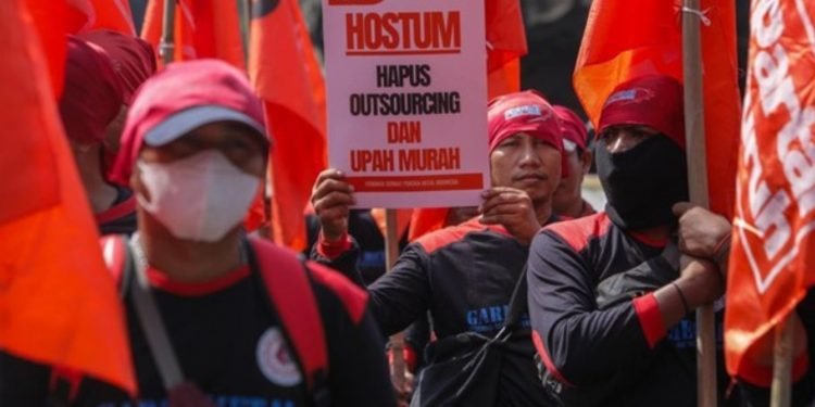 Kabar Baik untuk Buruh! MK Kabulkan Sebagian Uji Materi UU Cipta Kerja
