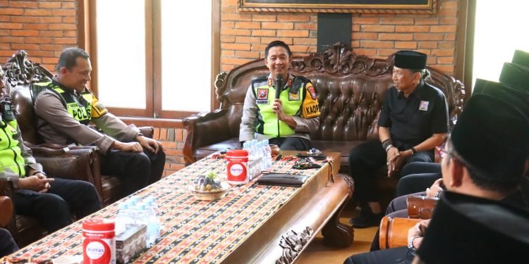 Bersama PSHT, Kapolres Bojonegoro Galang Dukungan untuk Pilkada Damai