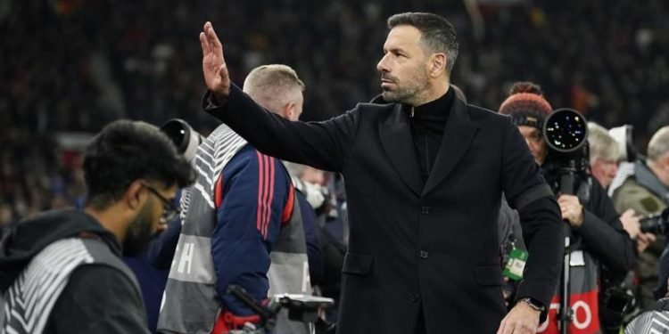 Kemenangan Meyakinkan di Old Trafford, Van Nistelrooy Puji Perjuangan Manchester United