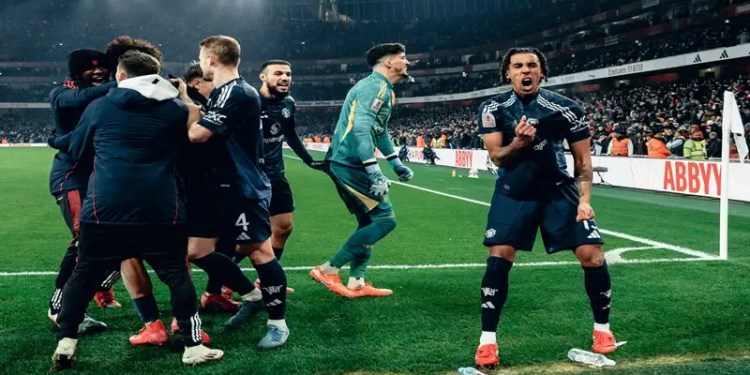 MU Lolos dari Tekanan Arsenal, Dalot Diusir, Penalti Jadi Penentu