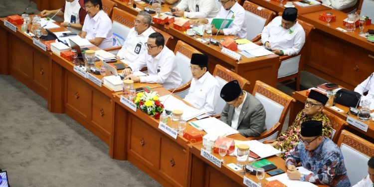 DPR dan Kemenag Berupaya Ringankan Beban Jamaah: Biaya Haji 2025 Dikaji