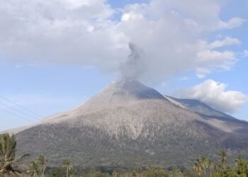 Bentuk Baru Lewotobi Usai Erupsi, Publik Diimbau Hati-hati