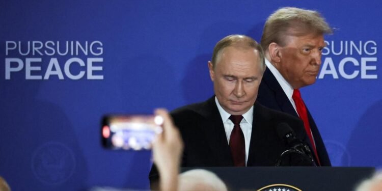 presiden-as-donald-trump-dan-presiden-rusia-vladimir-putin-berjabat-tangan-dalam-konferensi-pers-setelah-pertemuan-mereka-untu-1755301888998_169