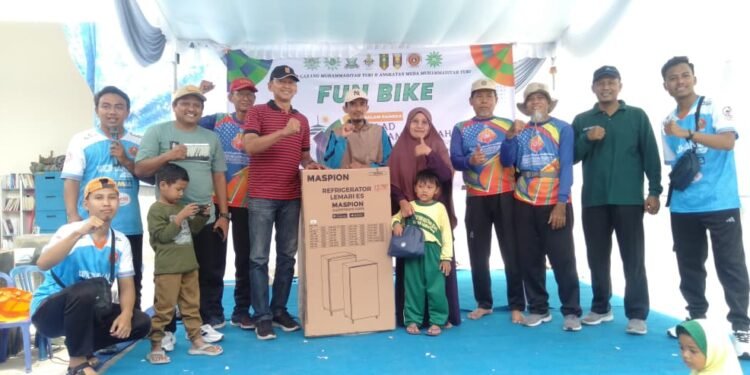 Peserta fun bike berangkat dari Kantor Kecamatan Turi