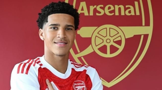 Dipanggil Curacao, Pemain Arsenal Ini Pamer Jersey Indonesia