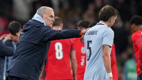 Kembali ke Anfield, Henderson Justru Dapat Cemoohan Suporter