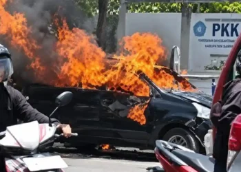 mobil xenia