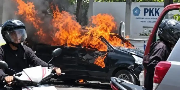 mobil xenia