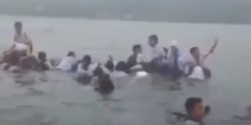 perahu terbalik